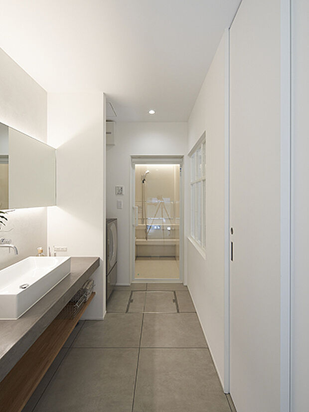 【【プラン例】】オンオフのスイッチを切り替える場所。洗面、浴室、WICは回遊動線で結ばれている。仕事に行く時、帰宅した時、全てはこの動線で完結するようプランニングされた。