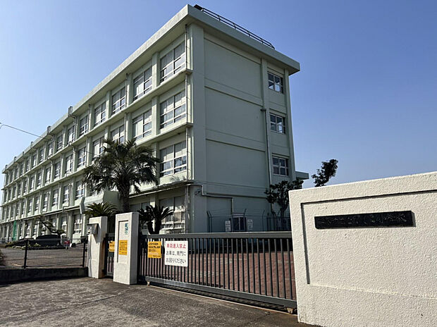 平塚市立なでしこ小学校（約190m）