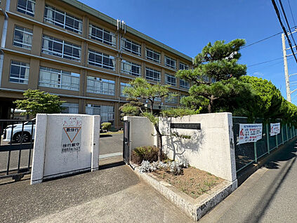 平塚市立大住中学校 2100m