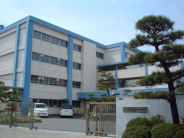 茅ヶ崎市立香川小学校（約550m）
