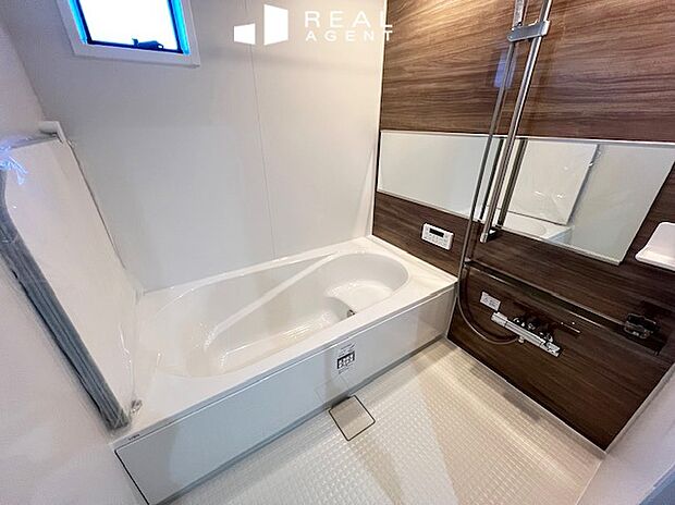 『浴室』
足を伸ばして入浴できるバスタブで一日の疲れを癒す優雅な時間をお過ごしいただけます。