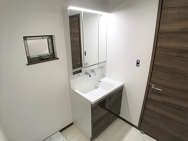 同仕様完成施工例。生活を豊かにする充実の設備・仕様。心落ち着くカラーの内装。
ショールームにて、実際の仕様をご確認頂けます。お気軽にお問い合わせください。