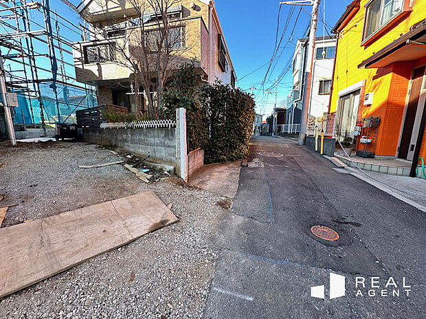 【現地前面道路】現地をご案内の際は、現在の陽当たり状況、今後の陽当たり状況、
建物配置をイメージ出来る様に詳しくご説明をさせて頂きます。