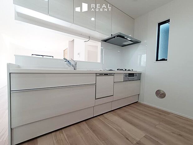 【A号棟キッチン】家族の顔を見ながらお料理も可能な対面式キッチン採用!