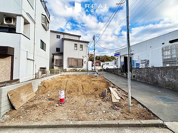 【現地外観写真】子育て世帯にも嬉しい小学校・中学校が徒歩10分圏内