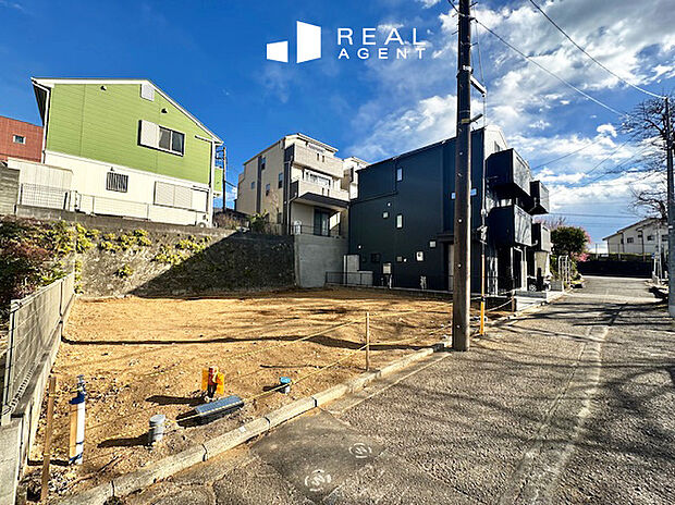 【現地撮影】三ツ沢下町駅なら徒歩約12分なので電車での交通もしやすい！北軽井沢第二公園がすぐそこにあるので、お子様との屋外遊びも充実。