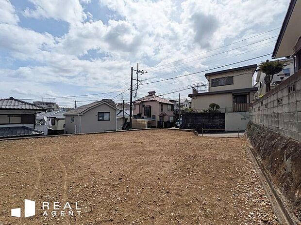 【現地撮影】第一種低層住居専用地域なので過ごしやすい閑静な住宅地です。美晴台公園も徒歩約3分、小学校は徒歩約6分なのでお子様ものびのび暮らせる住環境です。