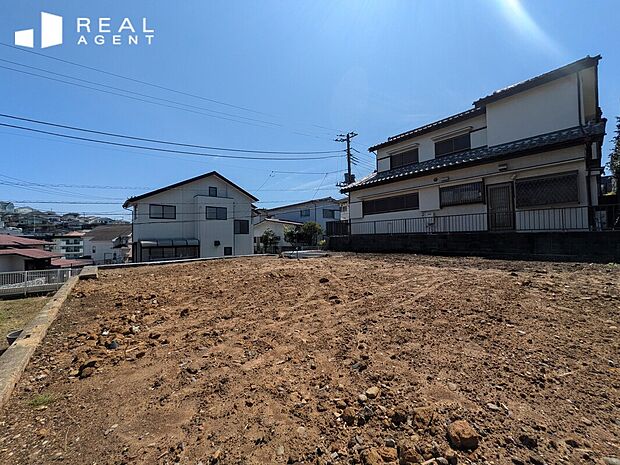 【現地撮影】食品館あおばが徒歩約2分。お買い物も便利な立地。地下車庫はシャッター付きのため、荒天の際の心配も半減です。