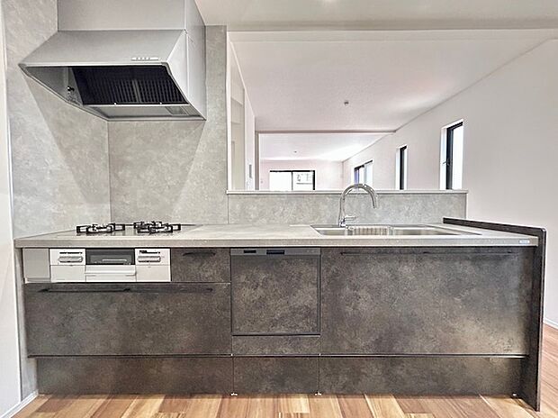 【同仕様完成施工例】生活を豊かにする充実の設備・仕様。心落ち着くカラーの内装。
ショールームにて、実際の仕様をご確認頂けます。お気軽にお問い合わせください。