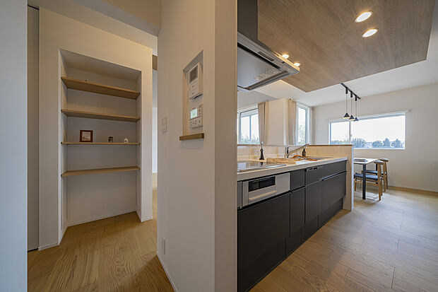 【回遊動線】キッチンを中心としてぐるぐるまわれる回遊動線。