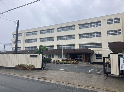 桜原小学校 900m