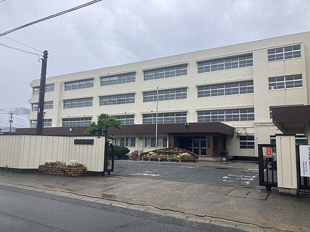 桜原小学校（約900m）