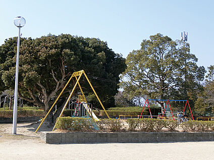 滝中央公園 303ｍ(徒歩4分)