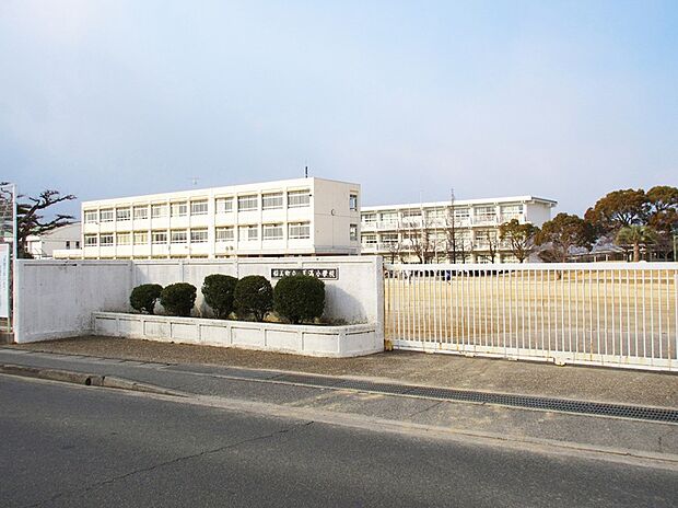 天満小学校(約1,110m)