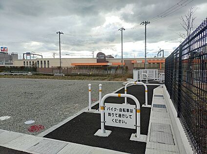 【分譲地前に西二見駅】