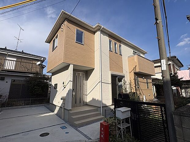 現地写真1/24撮影
完成しました！南側の建物が平屋住宅のため日当たりも良く静かな住宅街にあります。現地いつでも見学できます。