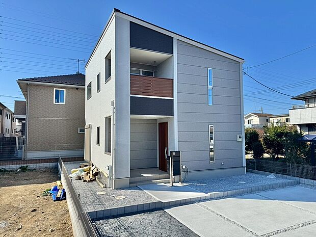 宮内3丁目1号棟　外観写真　明るい色調の外壁です。