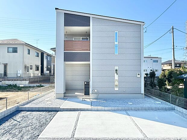 宮内3丁目1号棟　外観写真　駐車スペースも並列2台可能です！