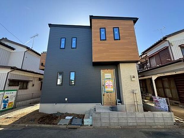 外観写真 張り分けが印象的な建物です。