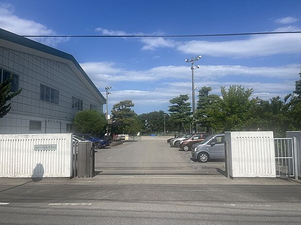 陽南中学校(約2,033m)