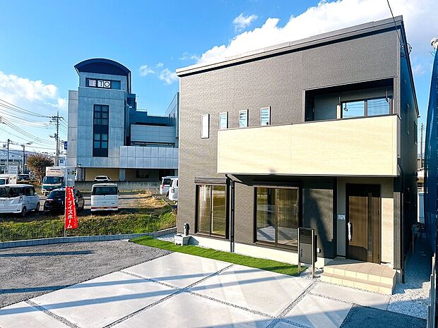 【【１号棟：外観】】（2025年11月16日撮影）