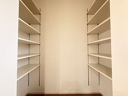 《1号棟　パントリー》