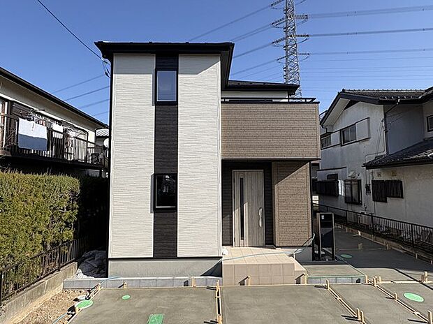 【現地外観写真】現地写真 1/18撮影　内覧出来ます！ まもなく外構も完成します。