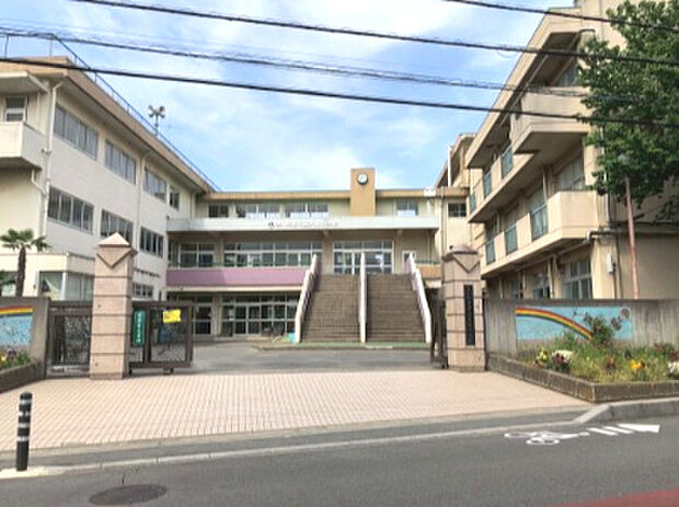 さいたま市立大東小学校(約850m)