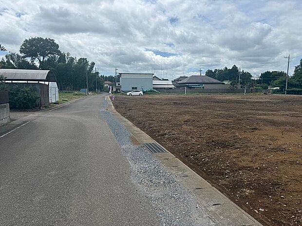 【【前面道路】】道幅5ｍ以上の前面道路に接道しています。