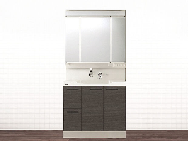 【【設備画像：エポック（トクラス）】】ボウルとの一体型成形で継ぎ目のないハイバックガードと壁出し水栓は、汚れがたまりにくく、毎日のお手入れが簡単です。濡れたままのコップを収納できる棚など収納も充実。

