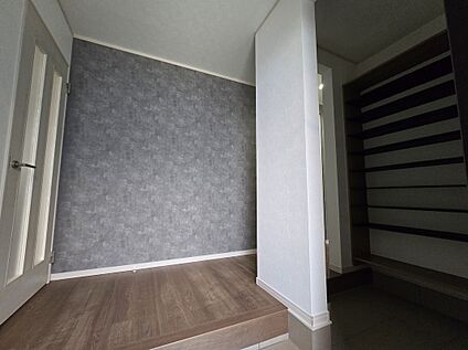 【4号棟　玄関】