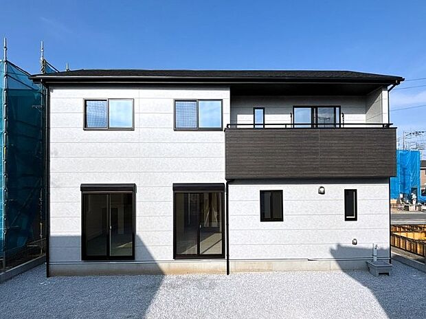 【【7号棟 外観完成写真※南側】】2色を印象的に組合わせたモノトーン調の目を引く外観です。
全部完成しました!いつでも内覧できます♪