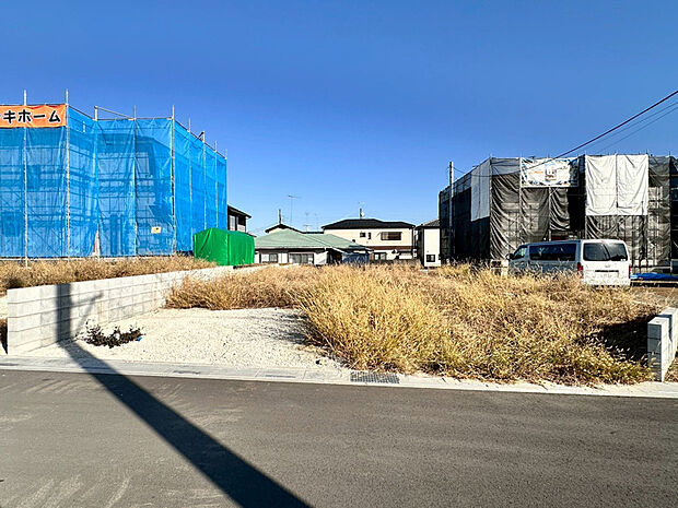 【【3号棟 現地写真】】土地約50坪!カースペースは2台分確保しております。
ただいま建築中です!(2025.12.08撮影)
