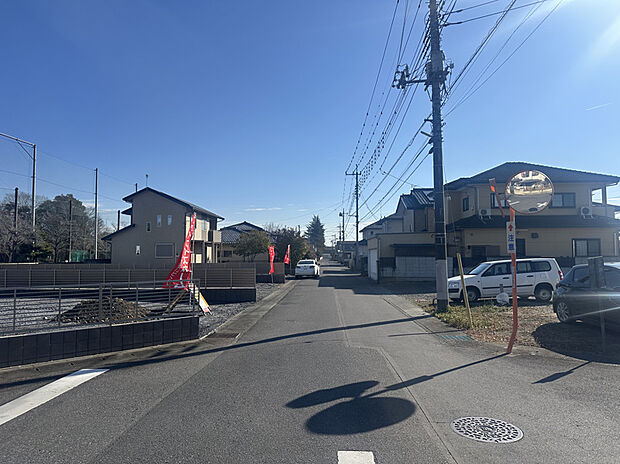 【【前面道路】】幅6.0ｍ南側道路です。ゆとりのある道路幅で、お車の出入りもスムーズに行えます！