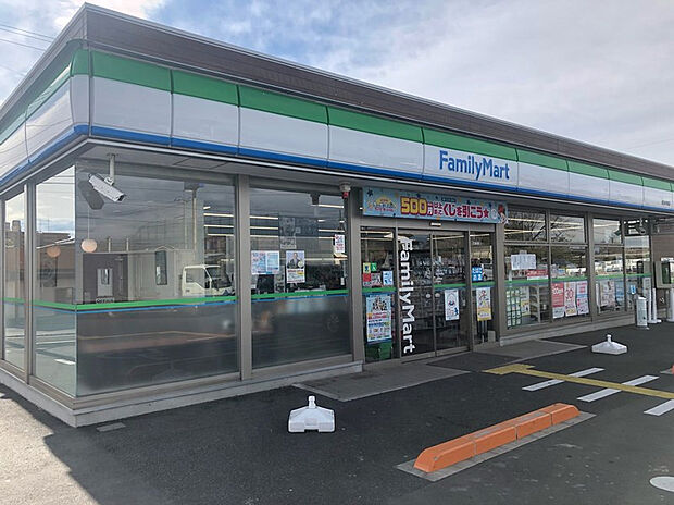 ファミリーマート 熊谷村岡店