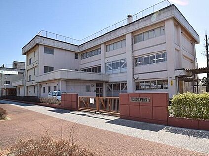 館林市立第二小学校 約710m(徒歩9分)
