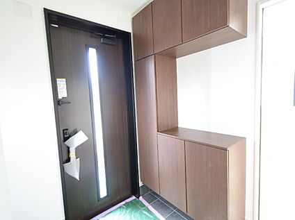 【２号棟：玄関】