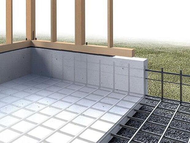 【【鉄筋コンクリートベタ基礎】】ベタ基礎は地面全体を基礎で覆うため、建物の荷重を分散して地面に伝えることができ、不動沈下に対する耐久性や耐震性を向上することができます。また、床下全面がコンクリートになるので、防湿対策にもなります。さらにファイブイズホームでは、基礎と土台の間に硬質樹脂性のパッキンを入れる床下換気システムも採用しています。