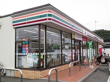 セブンイレブン 足利五十部店 約1,330m(徒歩17分)