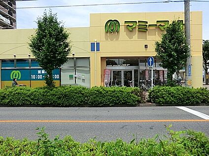 周辺に中学校があり、お子様の成長を見守ることのできる環境です 約730m～750m(徒歩約10分)