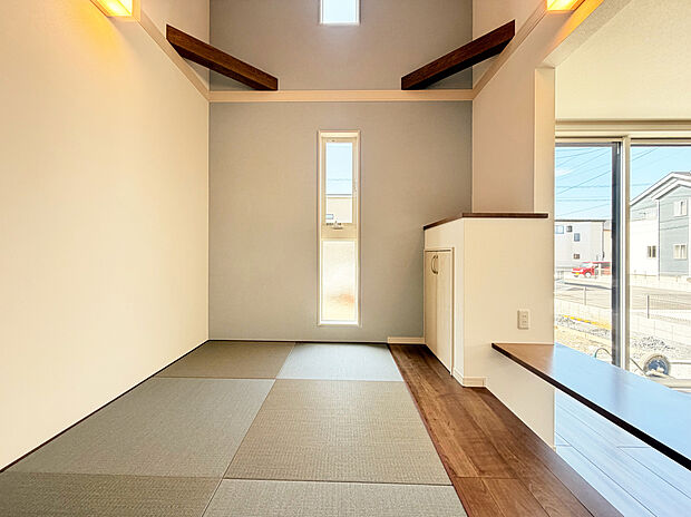 【【内観イメージ写真 畳コーナー】】(※1.同仕様・同形状写真になります。)(※2.実際の完成物件とは、フローリング等の色が異なります。)