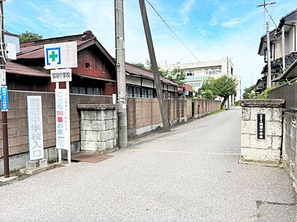 関宿中学校 210m(徒歩3分)