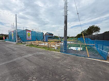【前面道路含む現地写真】