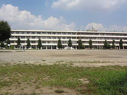久喜中学校 約930m～940m(徒歩約12分)