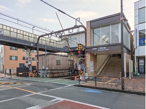 京王井の頭線「三鷹台」駅より徒歩6分のロケーションです。

