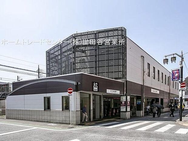 京王線「千歳烏山」駅より徒歩18分のロケーションです。