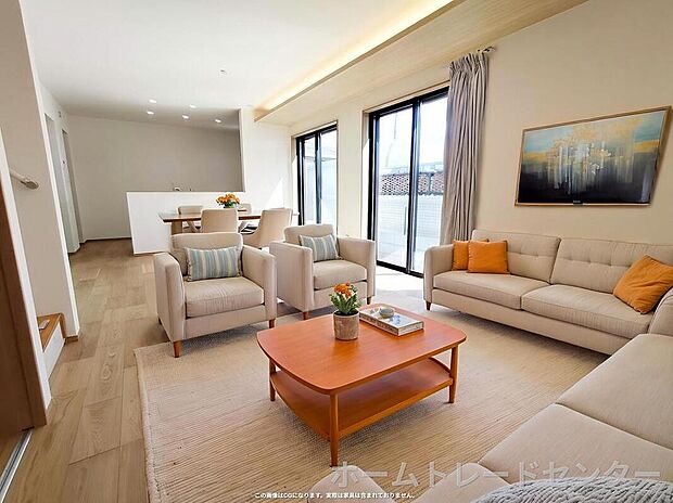 ~Living Room~
広々としたLDKに、自分好みのインテリアでレイアウト。季節ごとに模様替えなども、楽しみの一つとなりそうです。