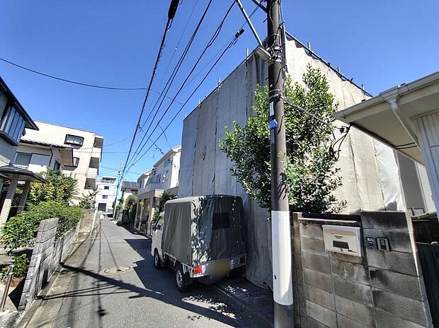 車通りの少ない前面道路!お車の出し入れもラクラク♪