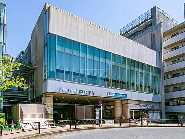 小田急線「成城学園前」駅より徒歩15分のロケーションです。