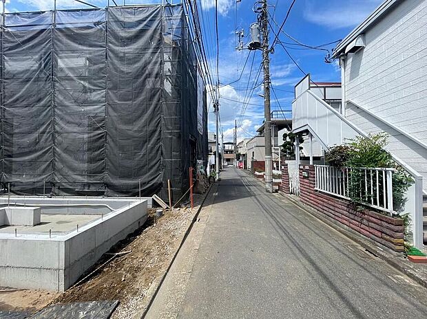 【前面道路含む現地写真】開放感がある前面道路♪陽当たりも良好です！